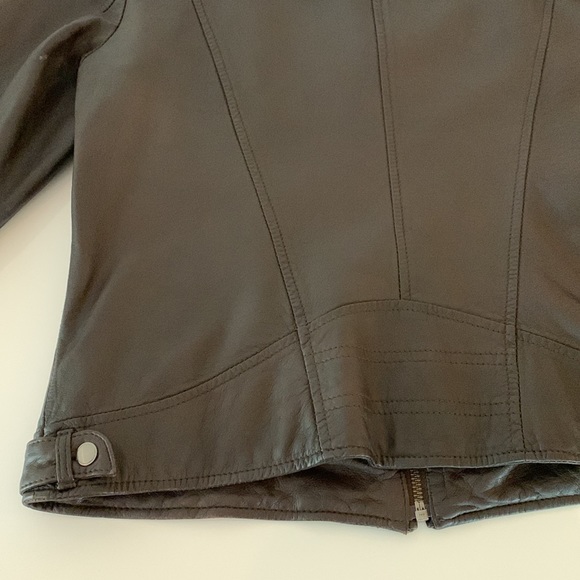 Cole Haan genuine leather jacket with detachable cotton jersey hood. ✨LIKE NEW✨ - Picture 6 of 15